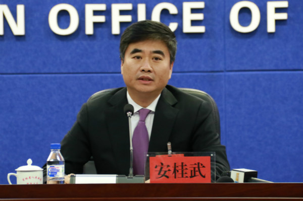 安桂武答记者问.jpg